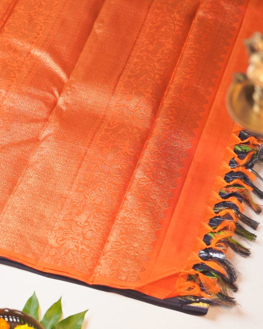 Borderless Saree with Bhel Dhari Weave and Intricate Zari-Thread Highlights