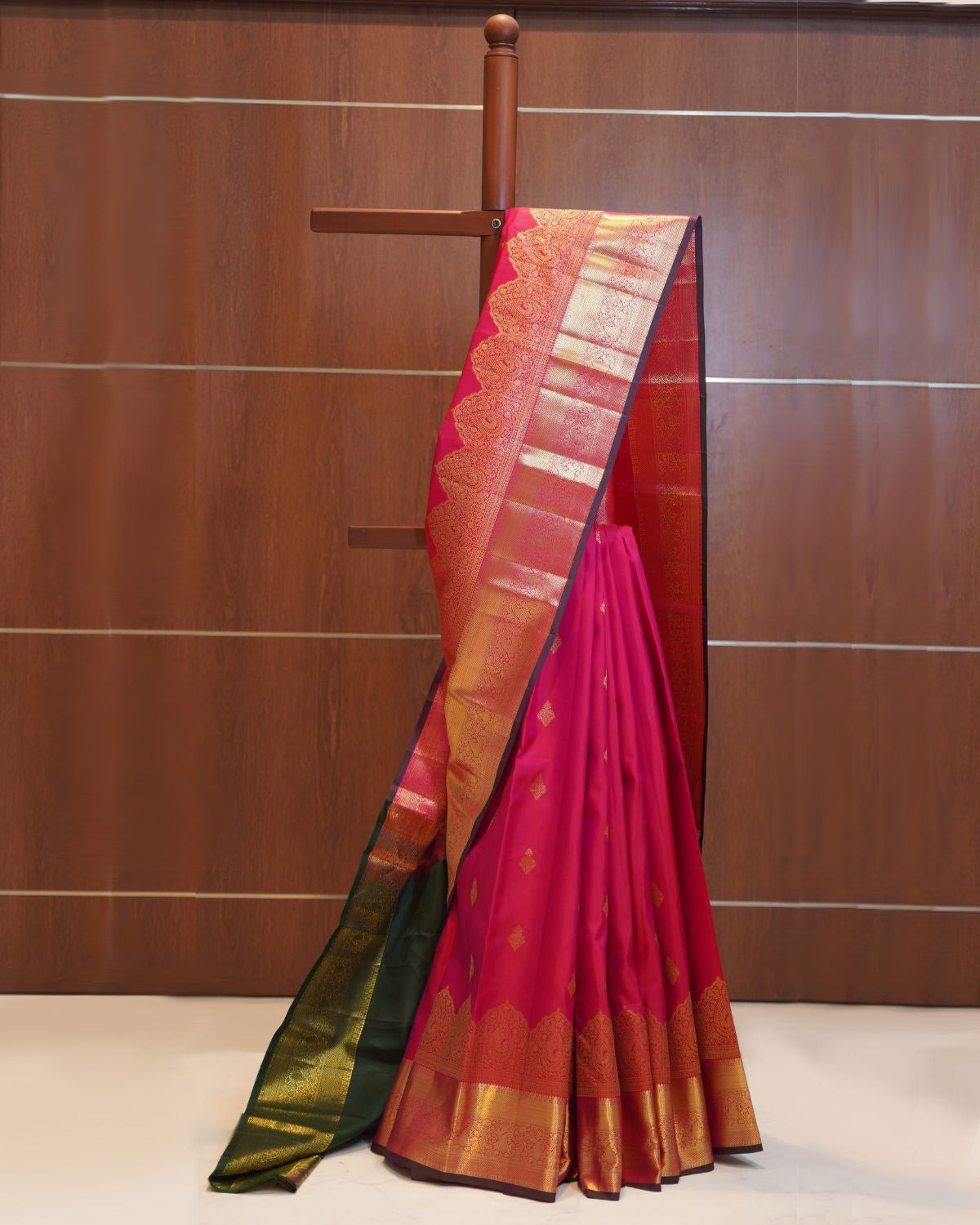 Traditional Pink Silk Saree with Intricate Turning Border