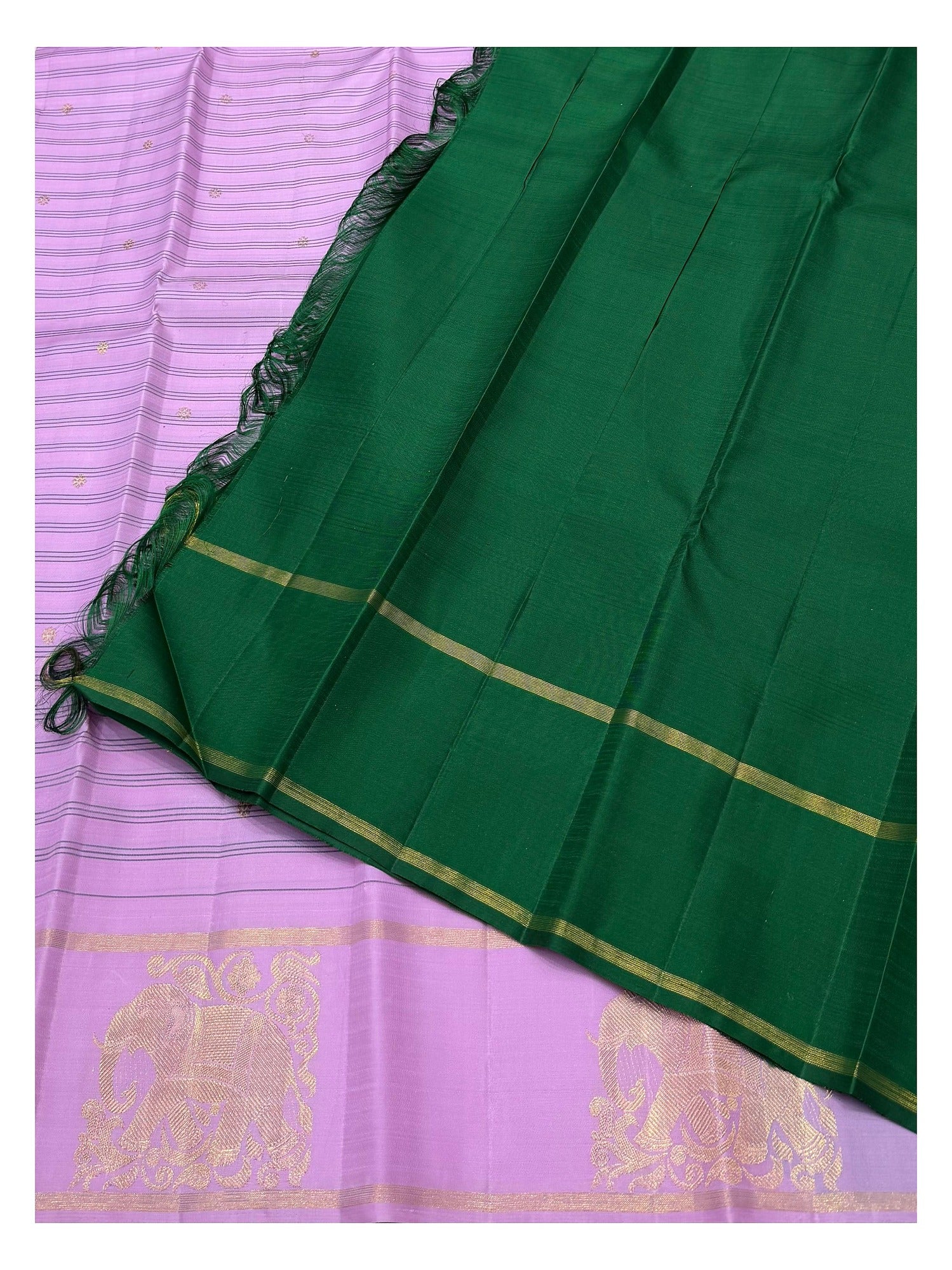 Handwoven Kanchipuram Silk Saree in Lavender with Green Contrast Pallu