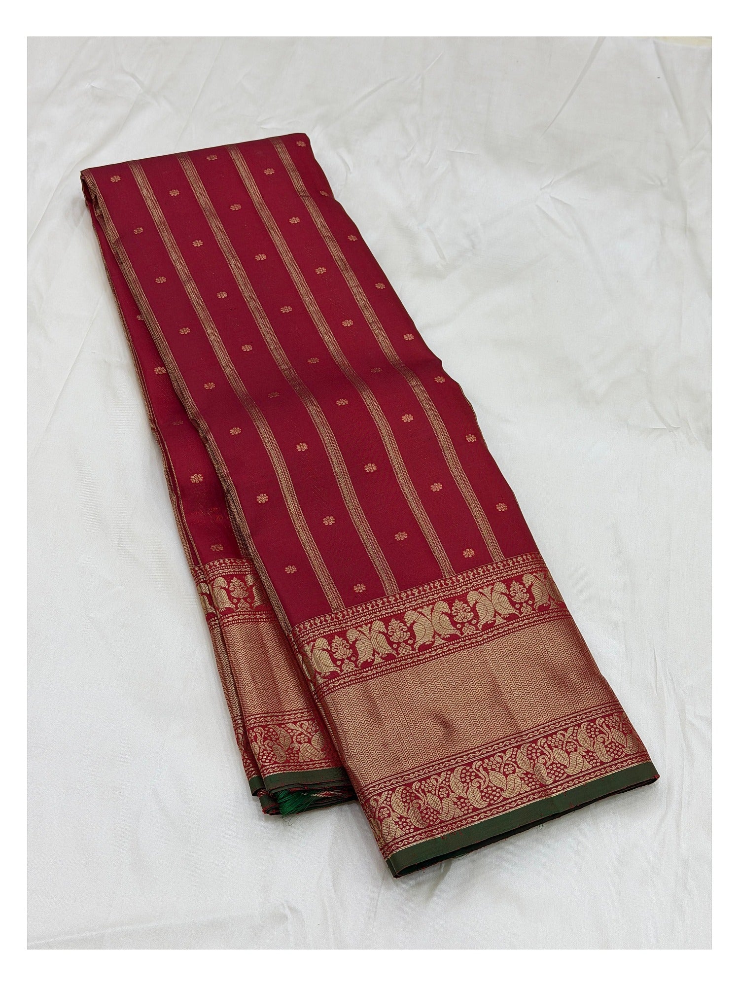 Handwoven Kanchipuram Silk Saree in Maroon with Contrast Green Pallu
