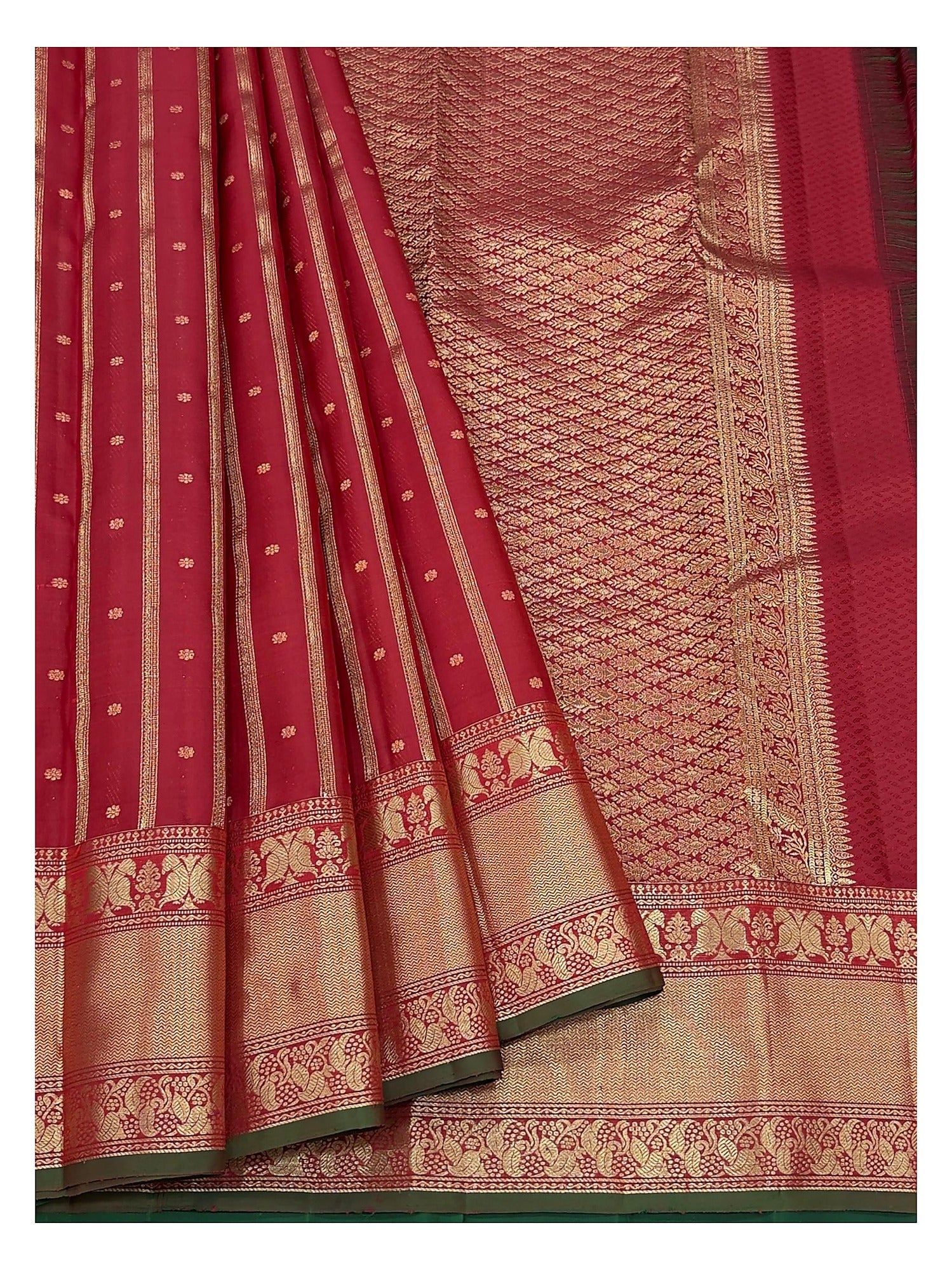 Handwoven Kanchipuram Silk Saree in Maroon with Contrast Green Pallu