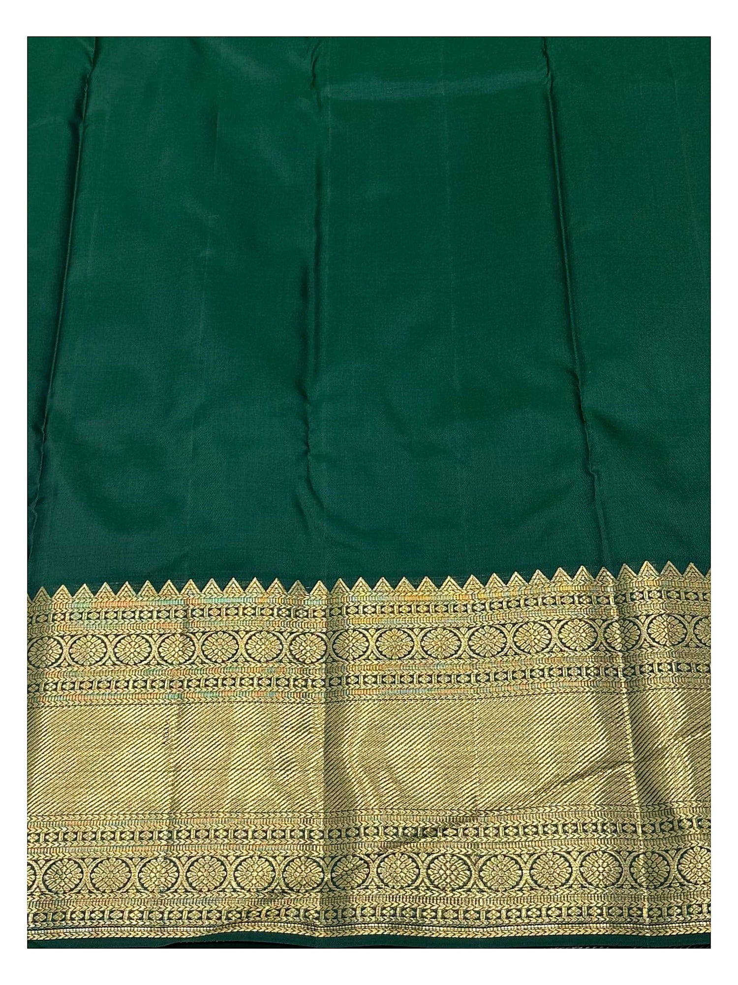 Handwoven Kanchipuram Silk Saree - Ivory with Dark Green Contrast Pallu