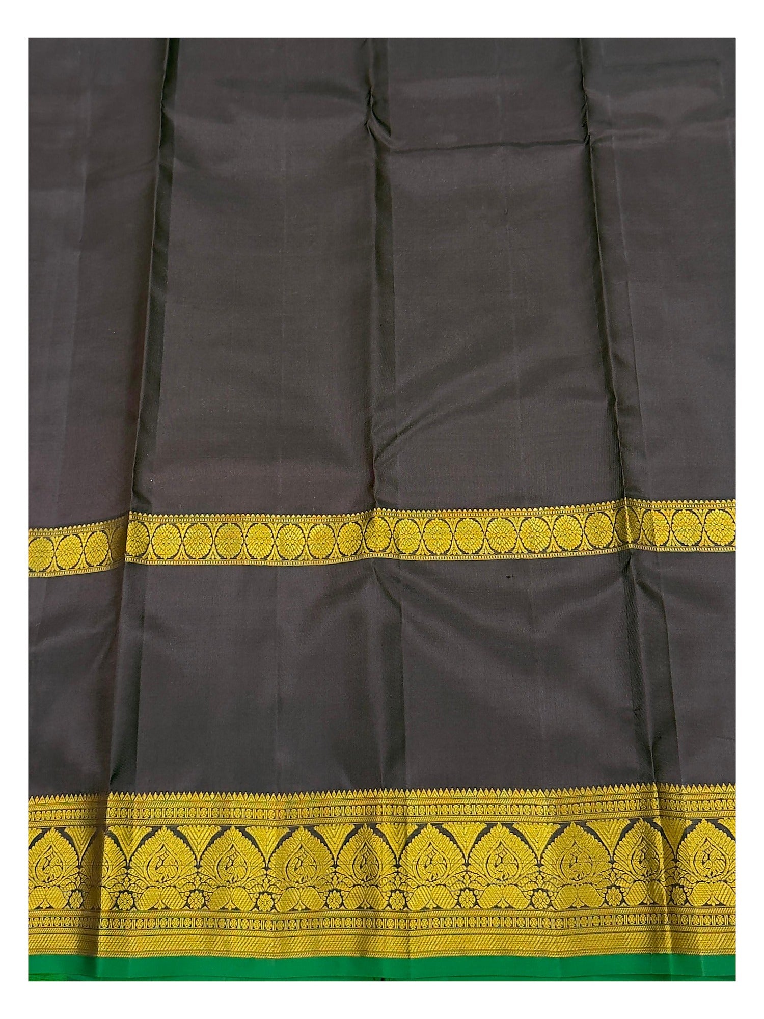 Close view of deep plum pallu with gold-toned woven border detail and green selvedge