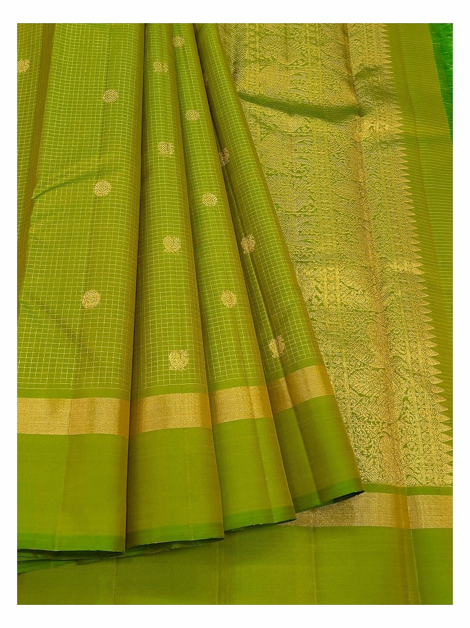 Green saree with gold checks, butta motifs and woven zari pallu detail view