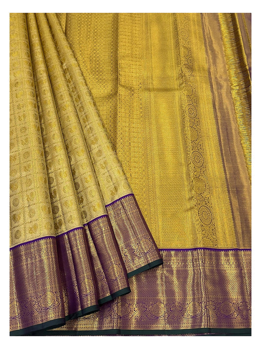 Expanded view of the saree body weave with purple zari border and pallu detail