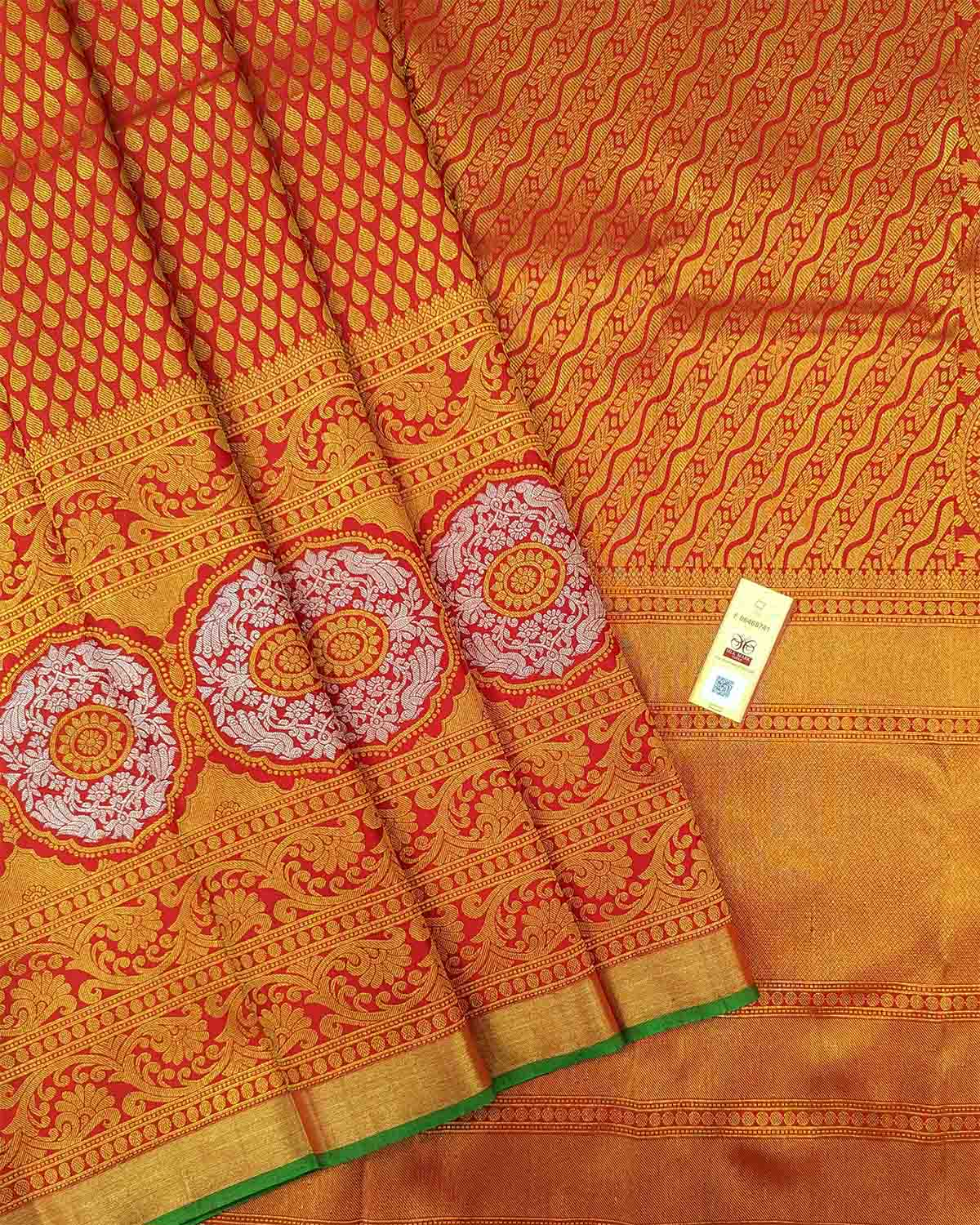 Self-border Ethnic Saree with Floral Embellishments and Intricate Pallu