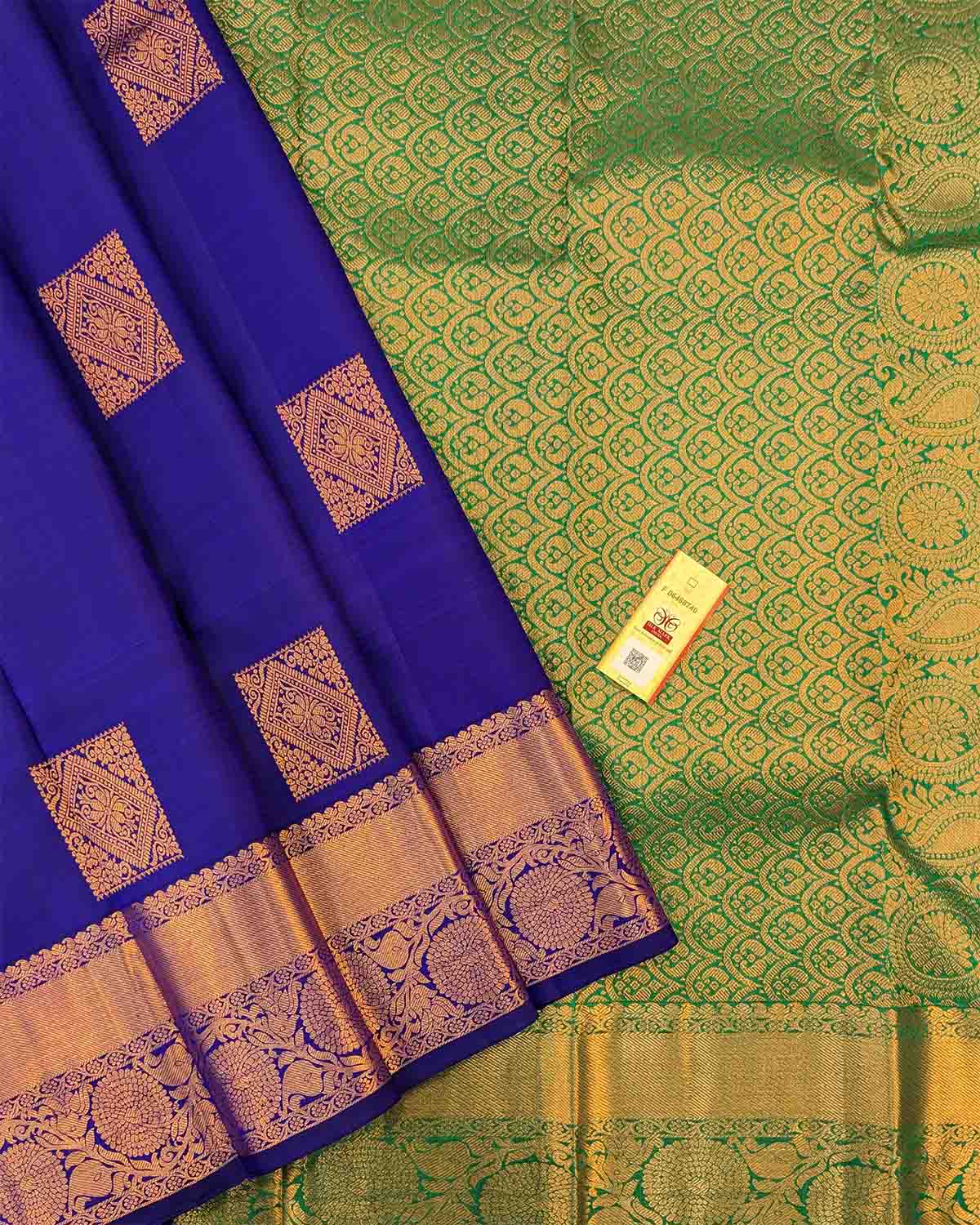 Square Shaped Floral Design with Intricate Pallu
