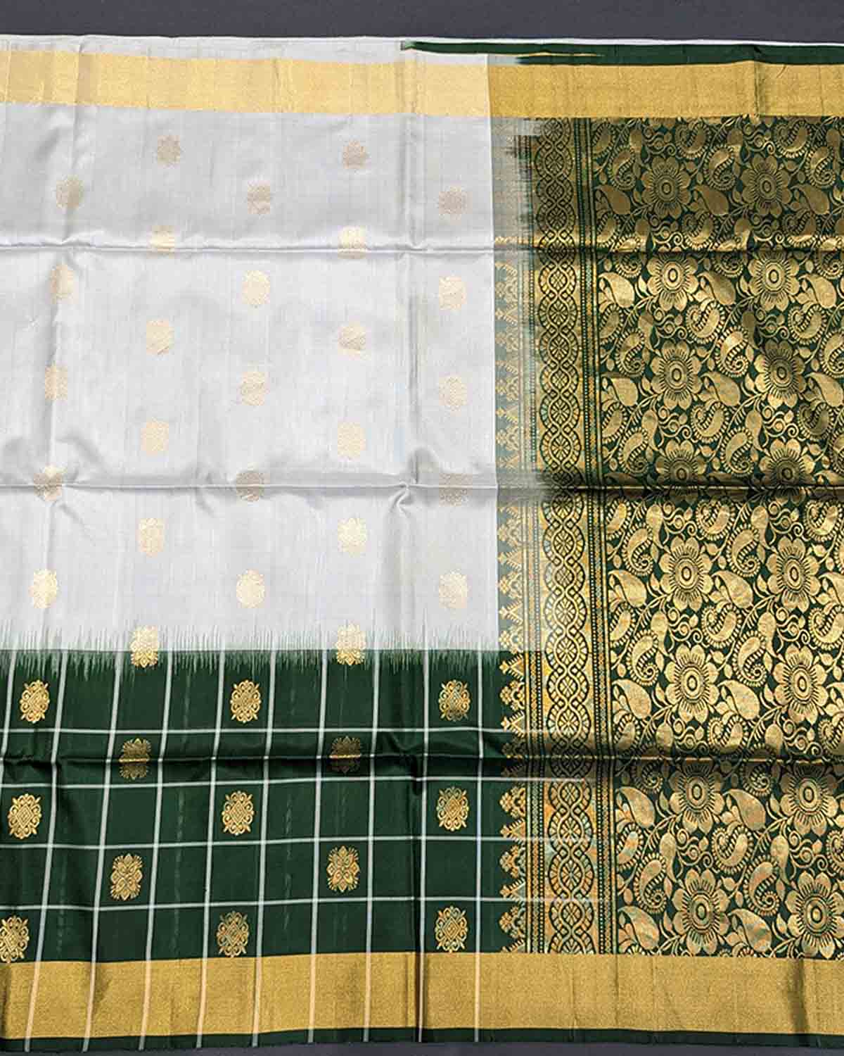 Luxurious Kanchipuram Soft Silk Saree featuring Green Checked Border and Floral Pallu