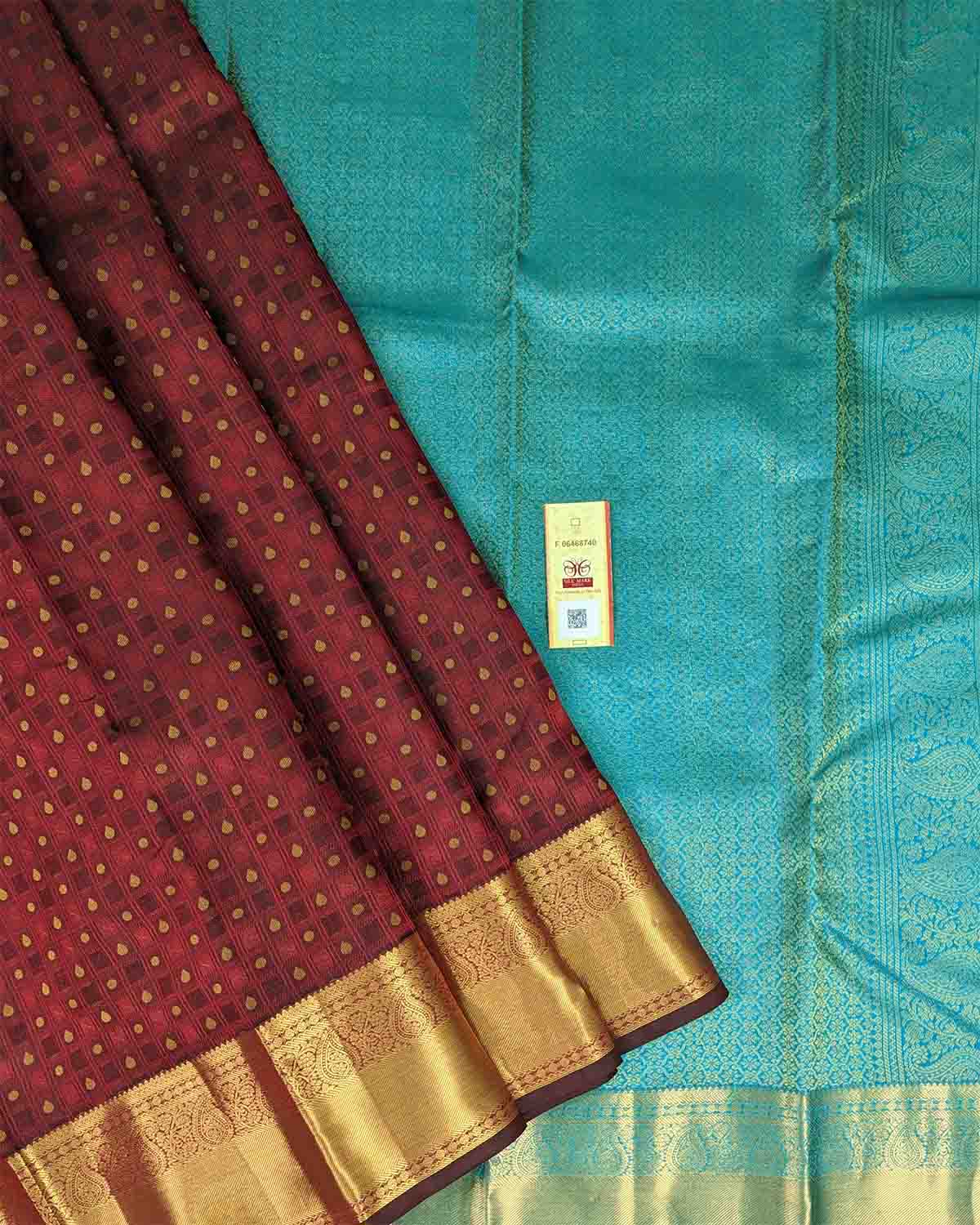 Checked Droplet Zari Motifs Traditional Saree with Paisley Border