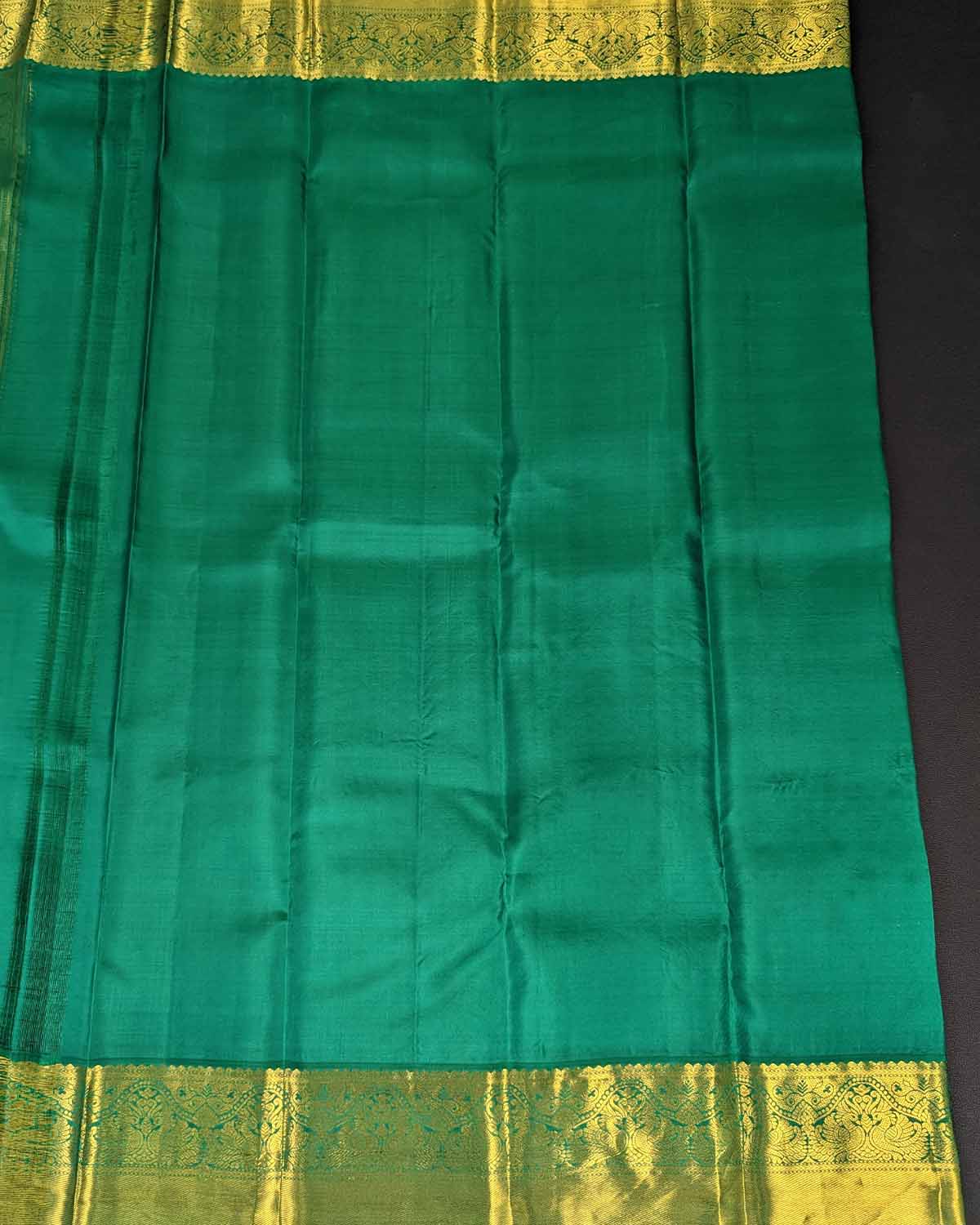 Elegant Saree with Chakra buttas and Contrast Annapakshi Border